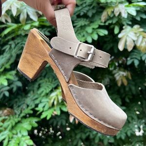 Lotta Scandinavian Leather Clogs